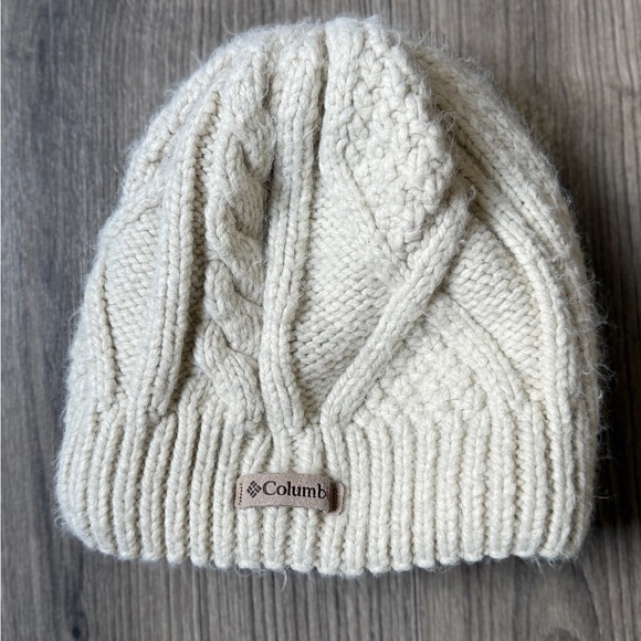 Columbia Women's Off-White Cable Knit Beanie One Size 
Great Condition Warm - Picture 1 of 7